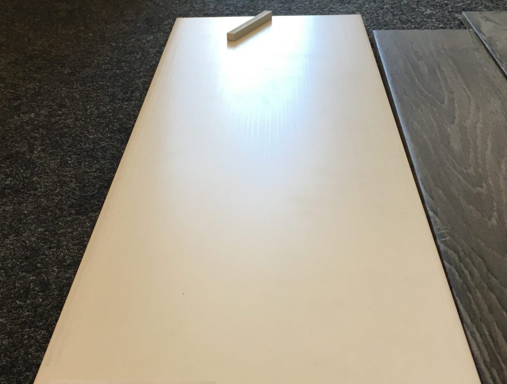 Wandfliese im Gegenlicht