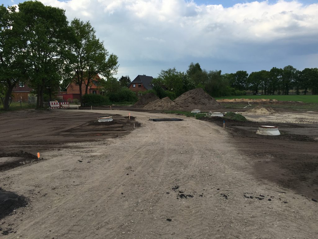 Anliegerstraße zum Grundstück am 13.05.2016