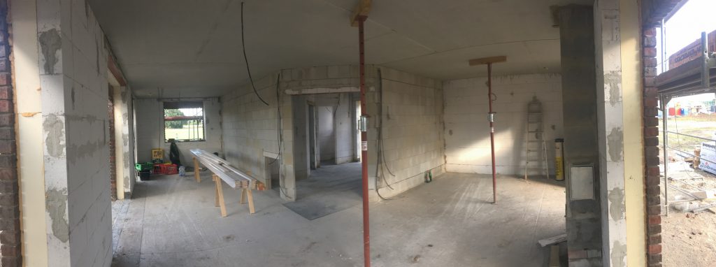 Das Wohnzimmer fast ohne Stützen