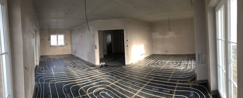 Das Wohnzimmer mit Fussbodenheizung
