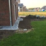 Das Glände wird ans Haus geführt